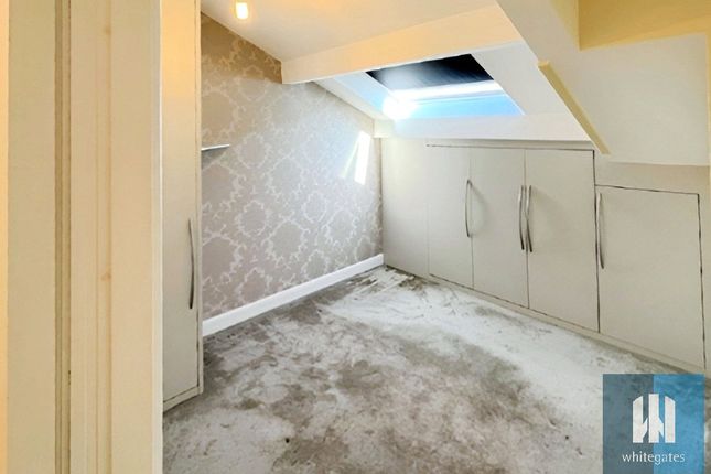 Burdett Court, Milnsbridge photo 3