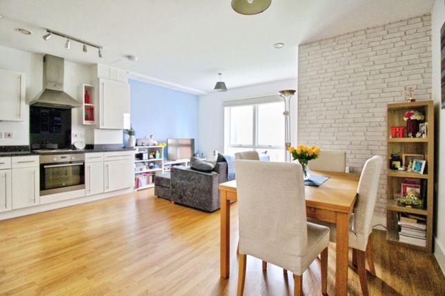 Flat 5, Catkin House, 2 Firwood Lane, Romford photo 2
