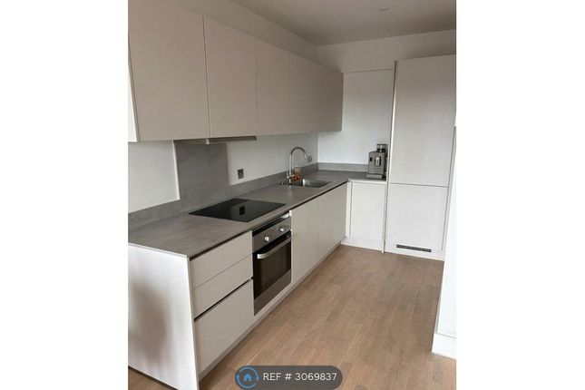 Flat, A Kingston Road, London photo 2