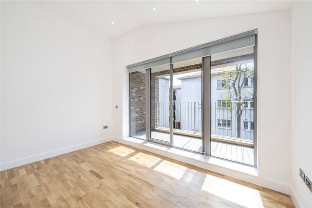 Thumbnail Flat to rent in Denmark Road, Camberwell