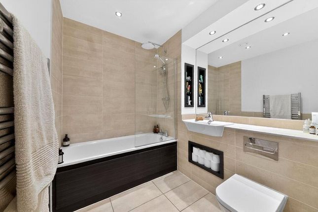Flat 24,, 28A Thomas Road, London photo 4