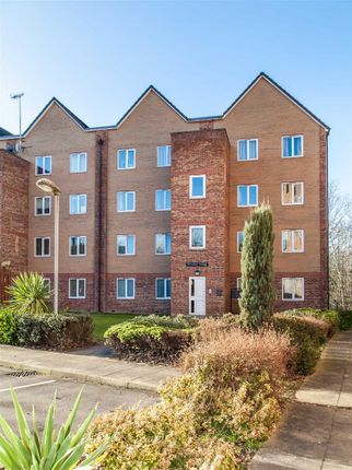 Flat to rent in Tapton Lock Hill, Chesterfield