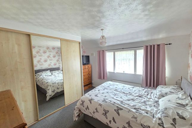 36, The Crescent, Milton Keynes photo 4
