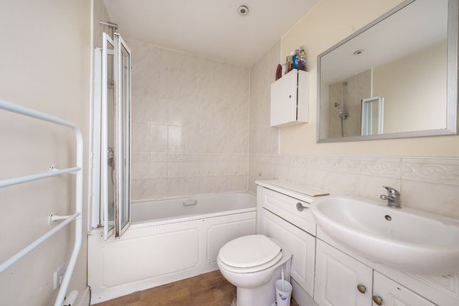 Flat for sale in Flat, Ryan House, Sovereign Place, Harrow