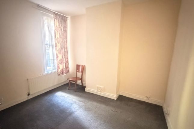 136 Harold Road, LONDON photo 2
