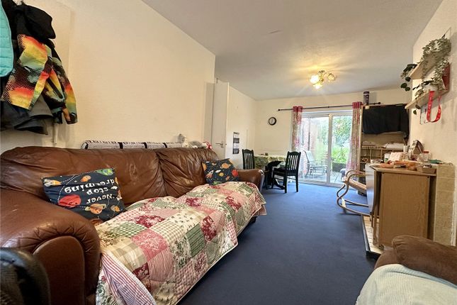 27, Hayes Grove, West Midlands photo 2