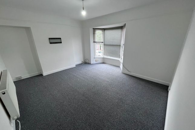 77B St Helens Avenue, First floor flat photo 2