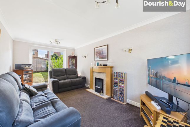 47 Lilac Grove, Stafford photo 2