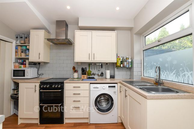 8, Woodcrest Walk, Reigate photo 4