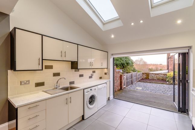 Thumbnail Terraced house to rent in High Street, Kings Langley