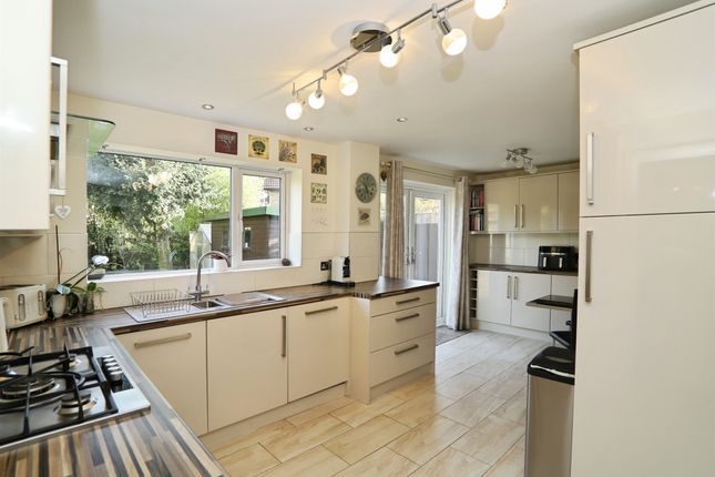 26, Chestnut Close, Caerphilly photo 2