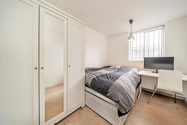 Flat 26, Milford House, 7, Queen Anne Street, London photo 4
