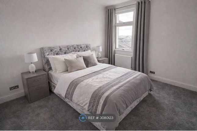 3-bed semi-detached on Old Windsor, Windsor, £1,900/mo