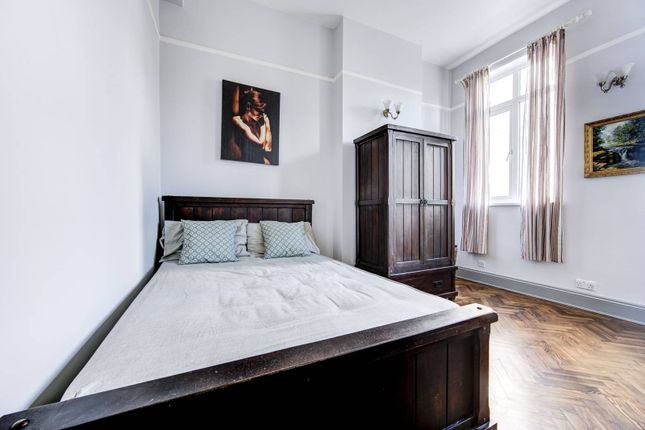 Flat for sale in North End Road, Fulham Broadway, London