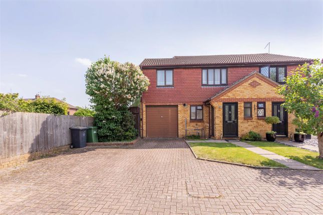 3 Alders Close-6.Jpg