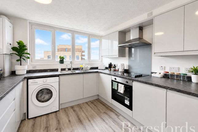 Flat 37, Uphavering House,, Parkhill Close, Hornchurch photo 2