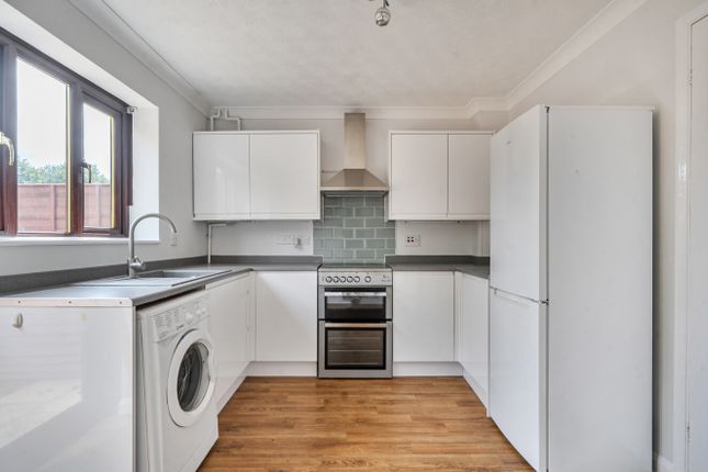 7, Rickard Close, Buckinghamshire photo 2