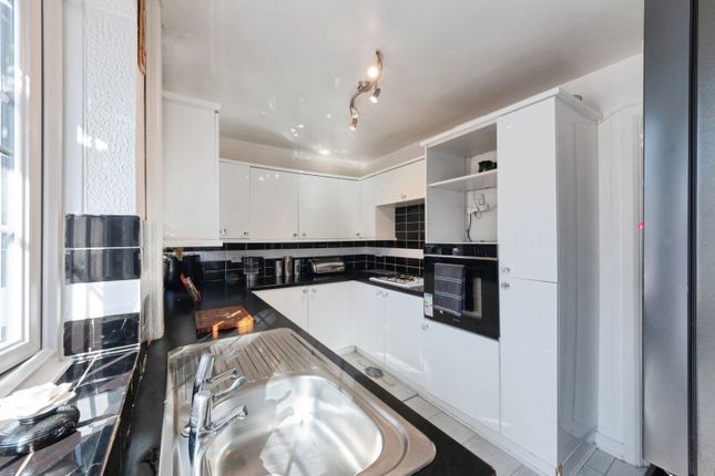 4, Sunningdale Road, West Midlands photo 3