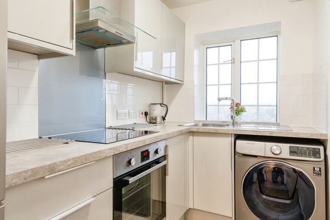 Thumbnail Flat for sale in Beulah Hill, London