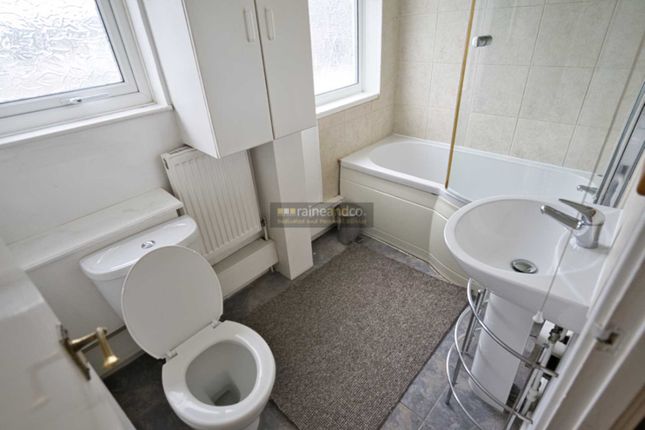 End terrace house to rent in Travellers Lane, Hatfield