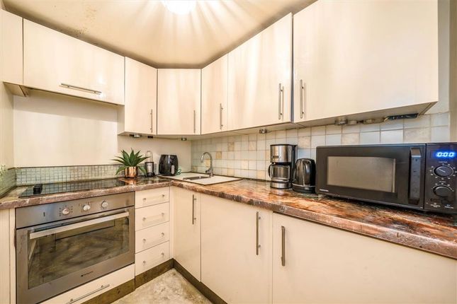 Flat 6, 49, Eardley Crescent, London photo 3