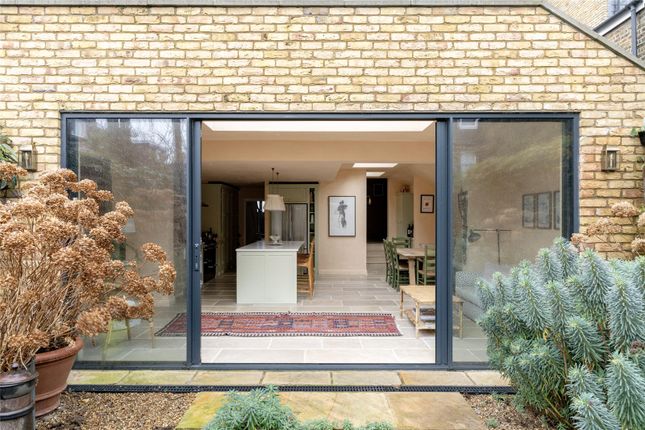 Bloemfontein Road, London photo 4