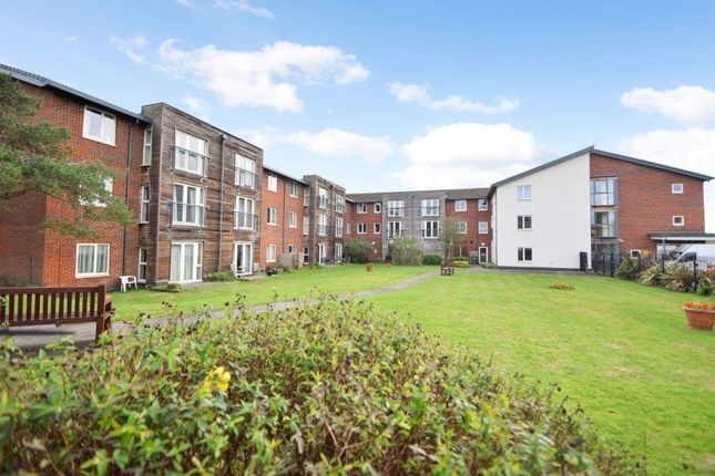 Thumbnail Flat for sale in Forest Close, Wexham, Slough, Berkshire