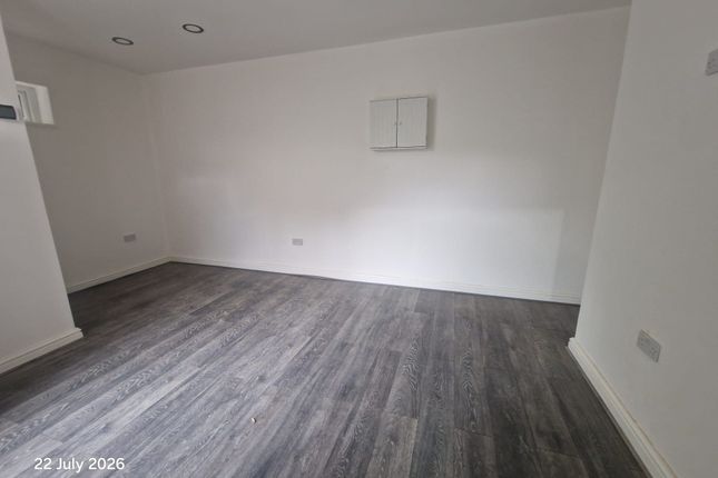 Flat 2, 134 Stanningley Road, Leeds photo 3