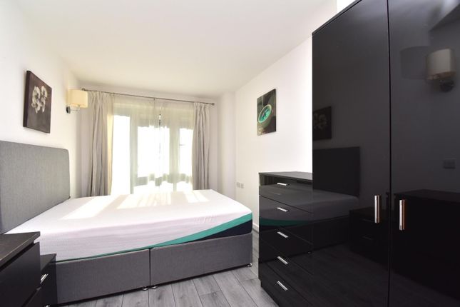 Flat 7, Forum House, Empire Way, Wembley photo 5