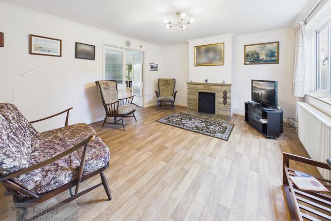 72, Arden Road, Crawley photo 2