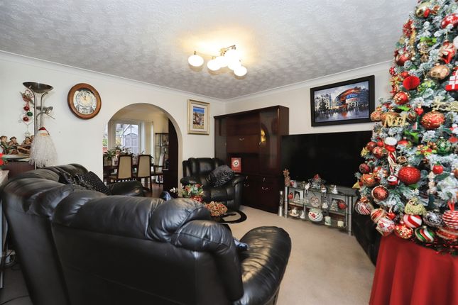 31, Naylor Close, Kidderminster photo 4