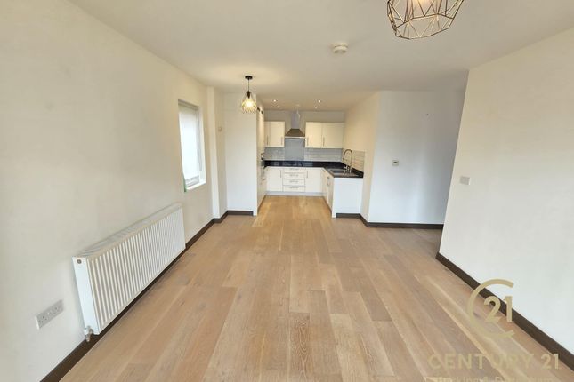 Flat to rent in Abbey Road, Barking