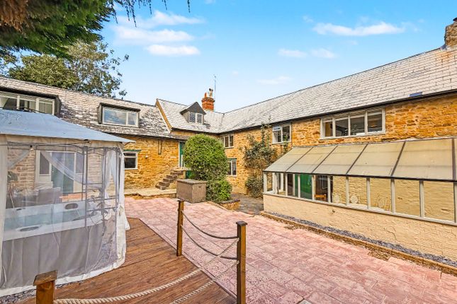 Manor Farm House, 61 Orchard Street, Daventry photo 3