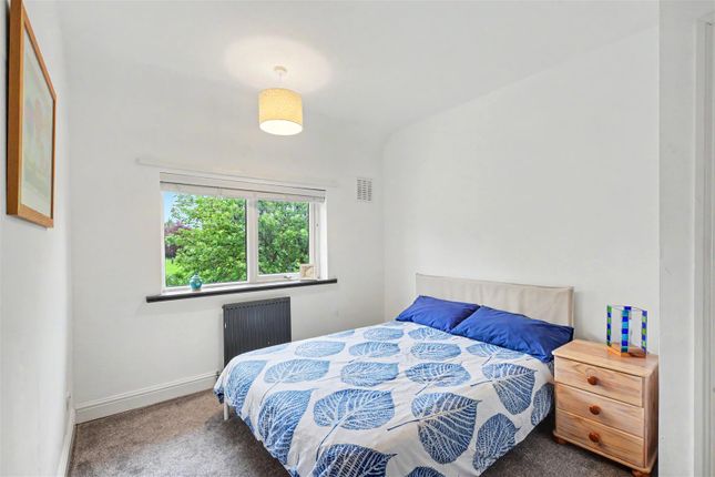 27, Dennis Avenue, Nottingham photo 4