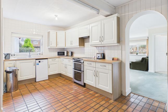 New Pond Bungalow,, Oxford Road, Buckinghamshire photo 3