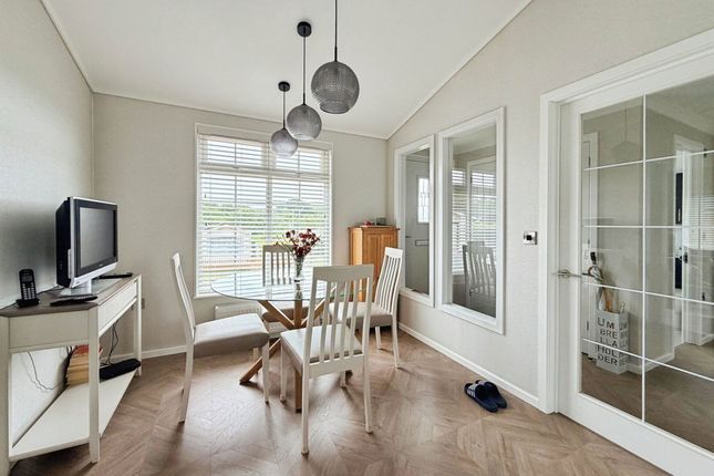43 New Forest Park West Common, Southampton photo 3