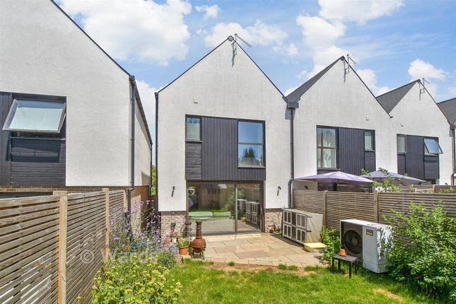4, Sandpiper Close, Ashford photo 4
