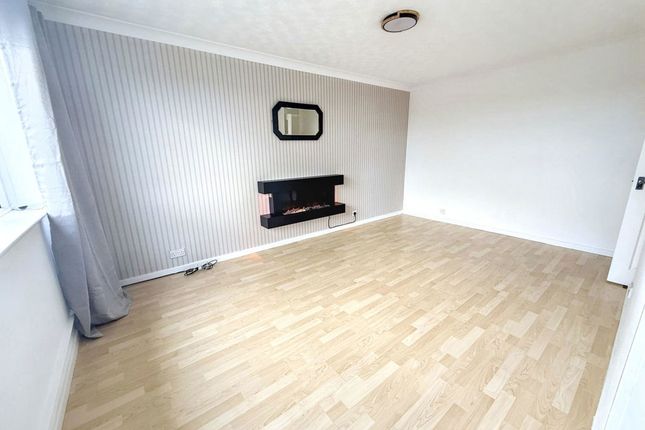 25, Winshields, Cramlington photo 2
