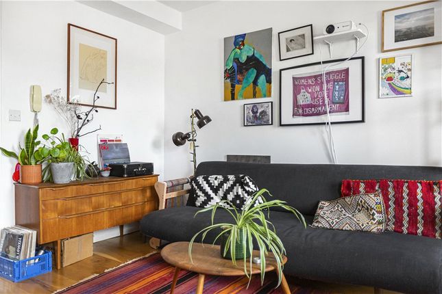 Flat for sale in Chatsworth Road, London