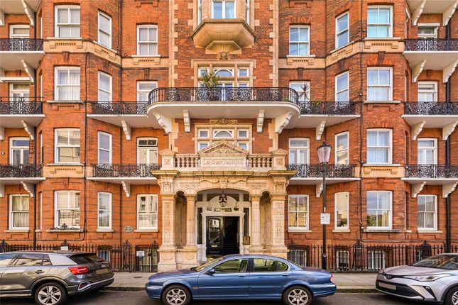 Flat to rent in Earls Court Square, Earls Court
