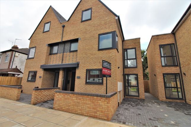 4 bed town house for sale in Compton Road, Portsmouth PO2