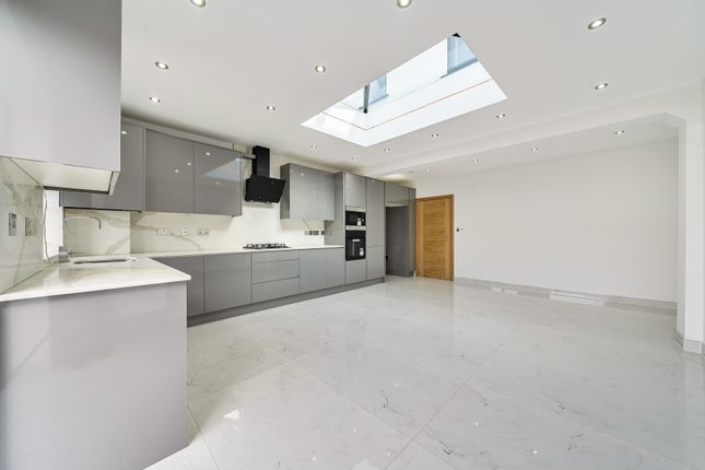 18, Gaston Road, Mitcham photo 4