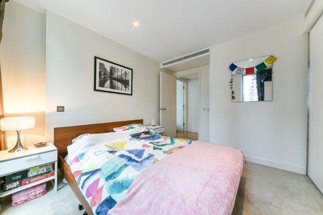 Flat to rent in Pan Peninsula West, Canary Wharf, London
