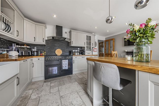 12, Bennetts Close, Slough photo 4