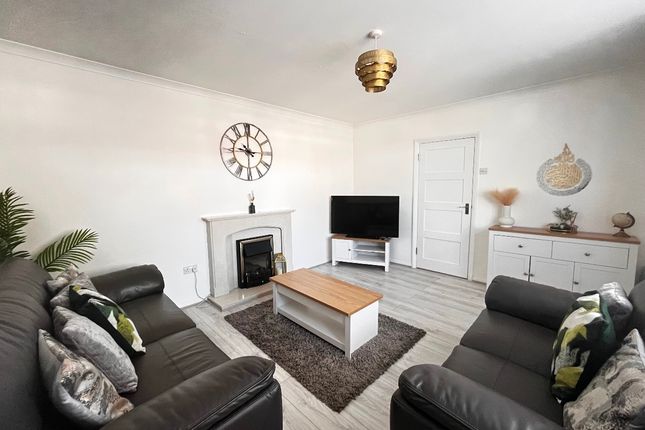 198 Faringdon Avenue, Romford photo 2
