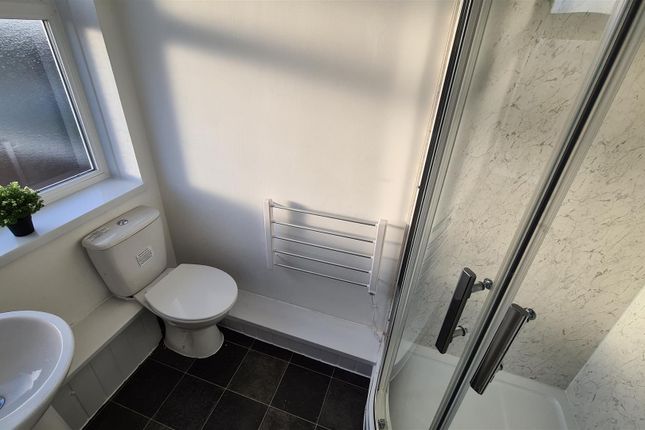 Room 8, 122, Himley Road, Dudley photo 5
