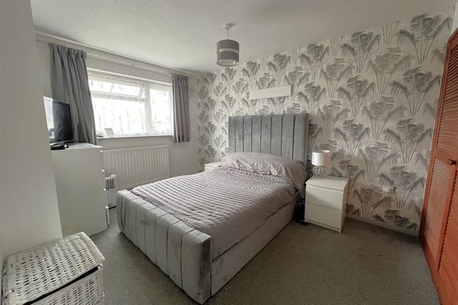 Terraced house to rent in Panters, Hextable, Swanley