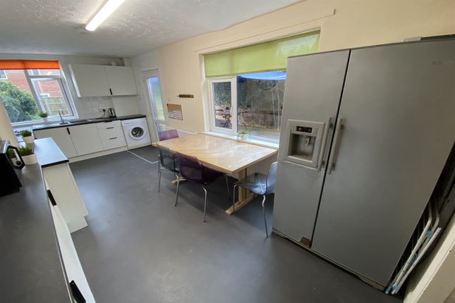 27, Purple Room, Peveril Road, Beeston photo 2
