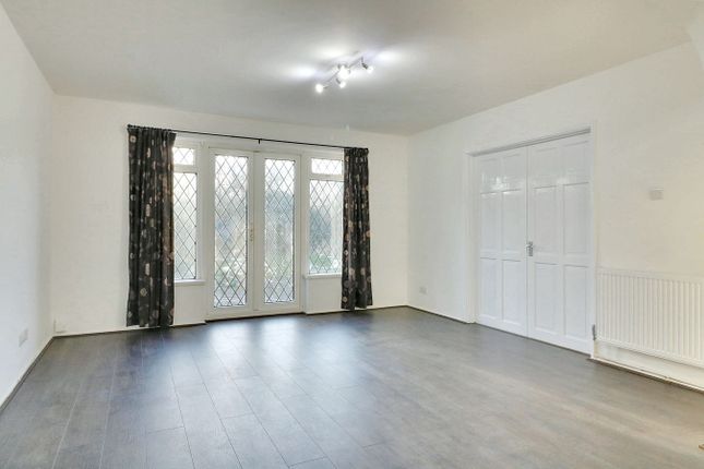 67, Falcon Way, Harrow photo 2
