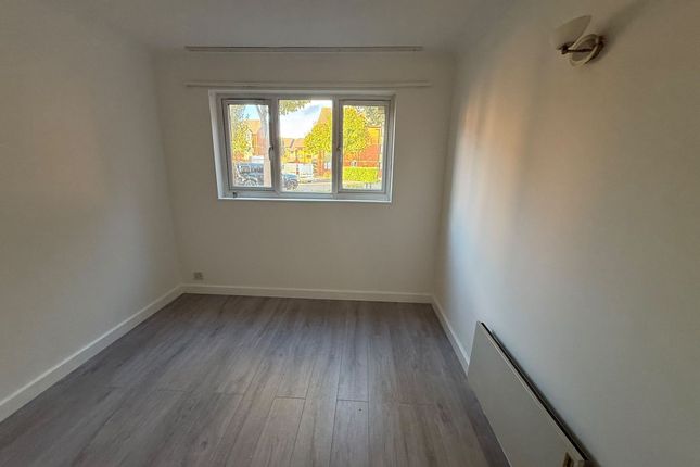 38 Maltby Drive, Enfield photo 3